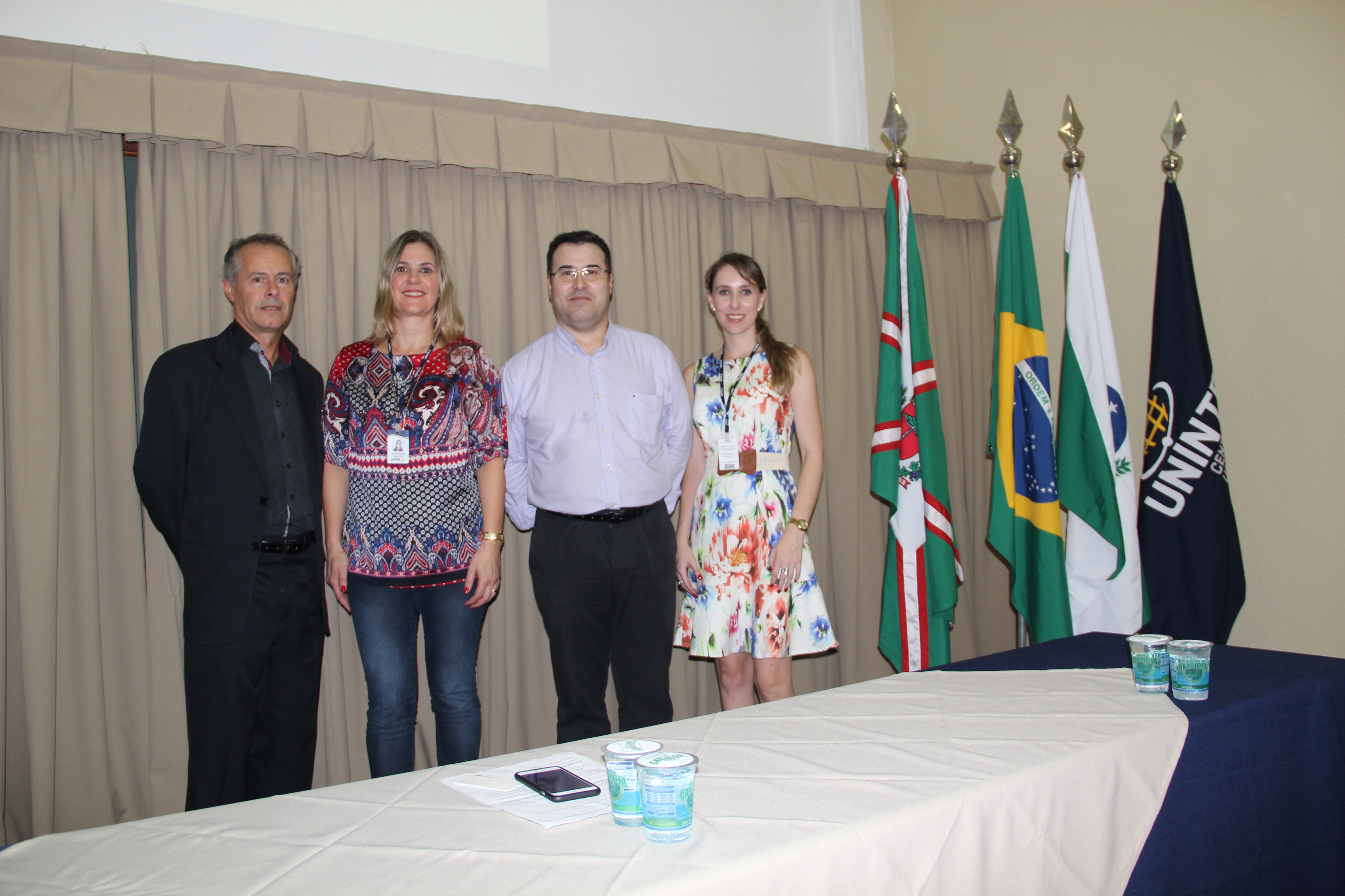 Professores do curso de Comércio Exterior da UNINTER e palestrante convidado.