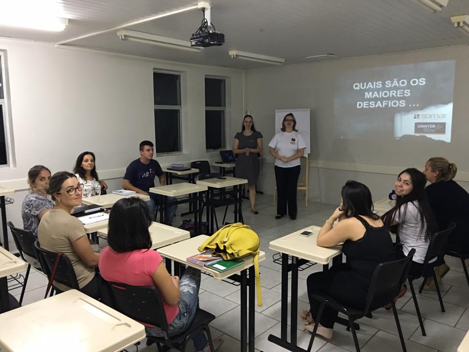 Primeiro encontro com a coordenadora do Polo, a tutora do encontro e os alunos participantes