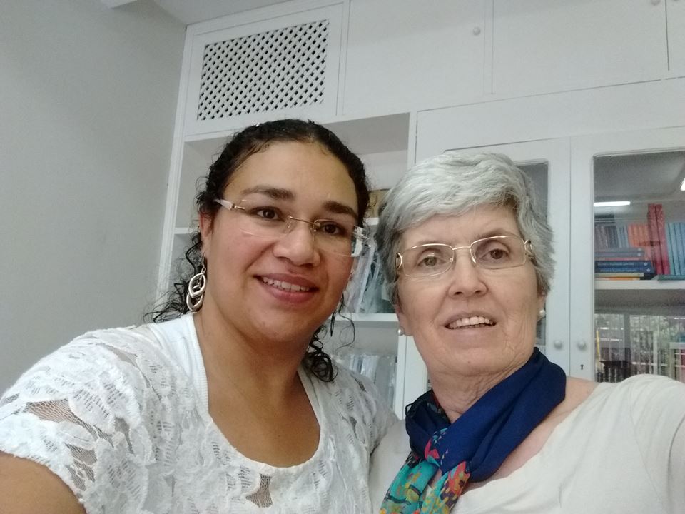 Karen, ganhadora da bolsa de pós-graduação e Maria Cristina Fogaça, coordenadora do PAP Brooklin