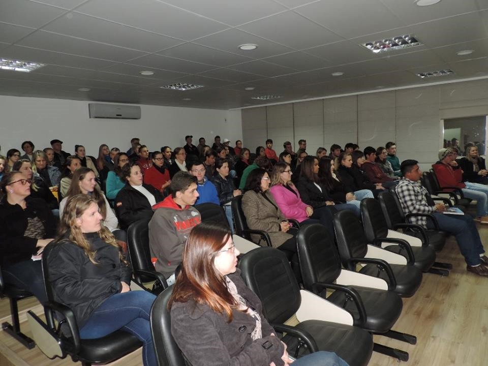 Alunos presentes na palestra