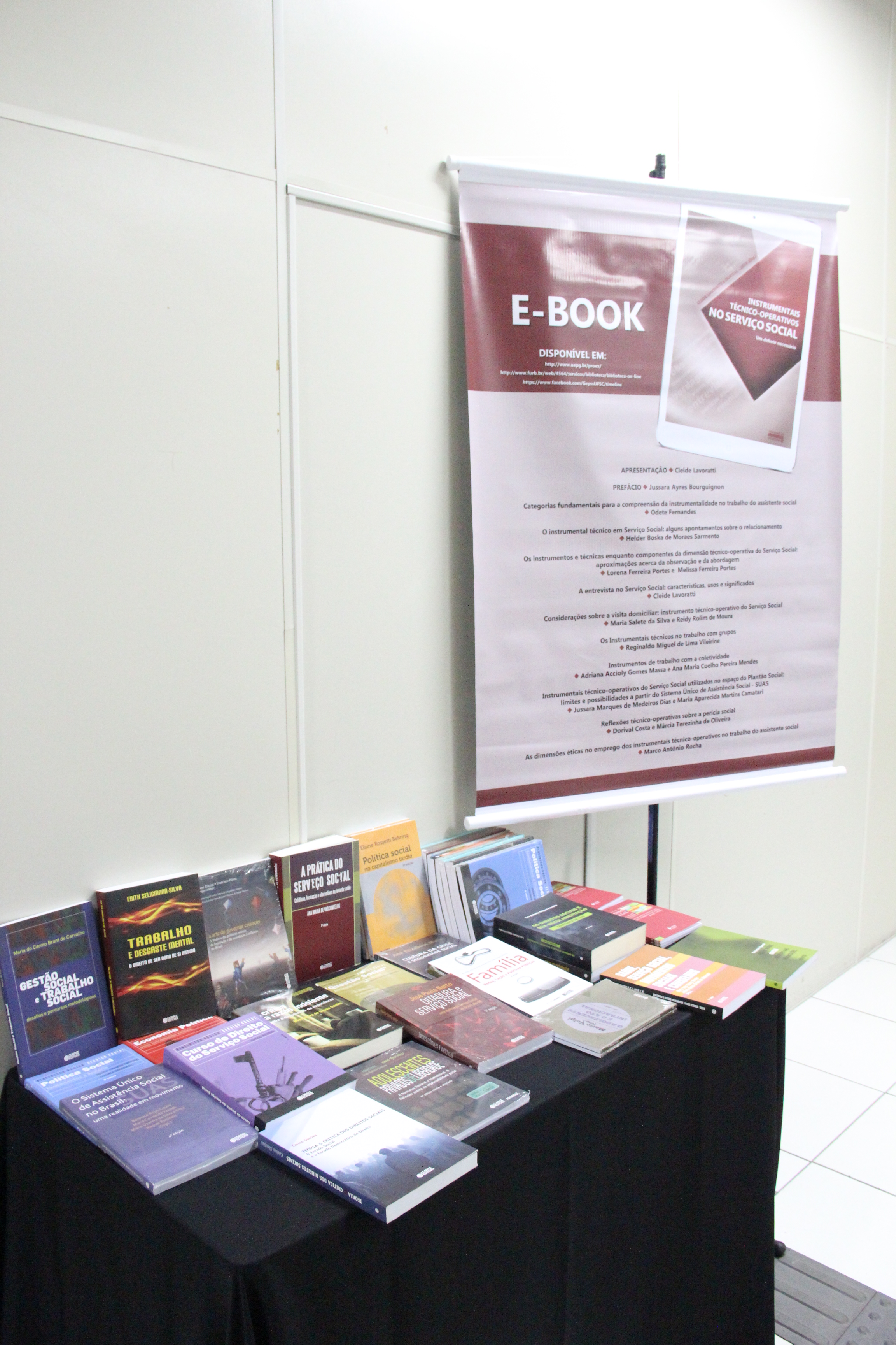 Capa do livro “Instrumentais técnico-operativos no Serviço Social: um debate necessário”