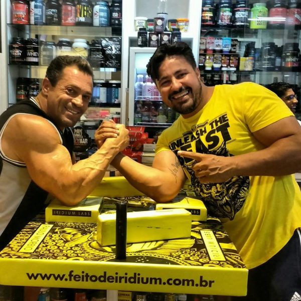 Uma queda de braço para além