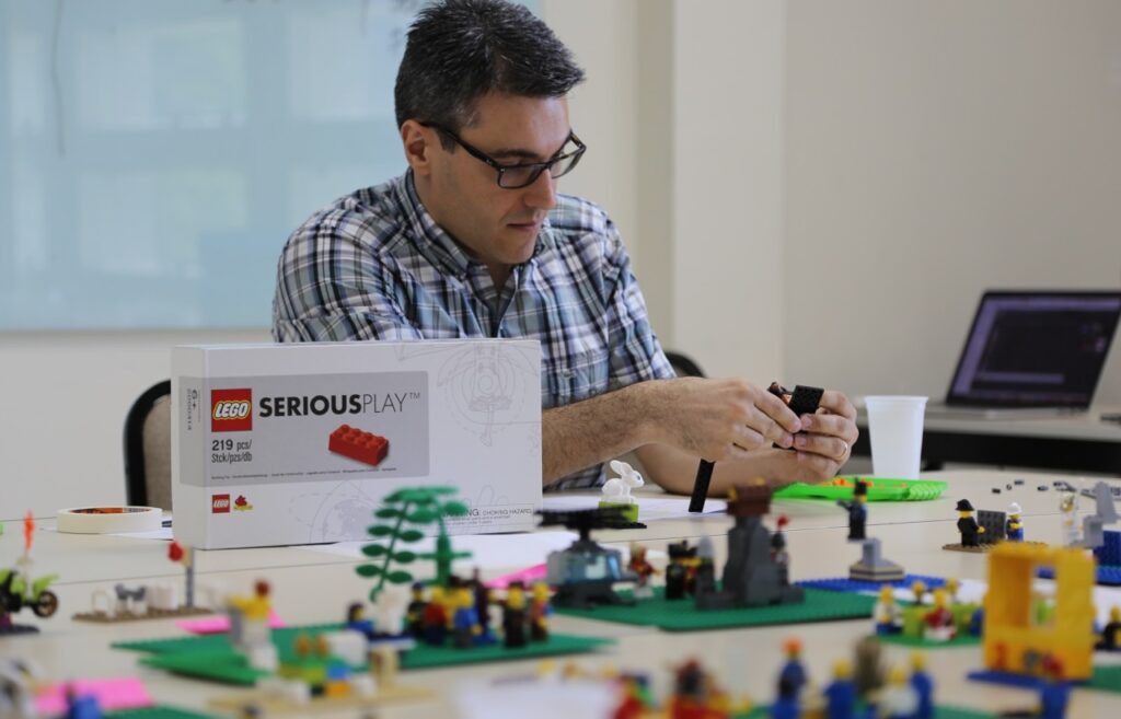 Como brincar de Lego pode resolver os problemas da sua empresa