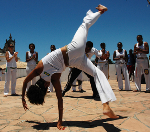 Livro O Jogo De Capoeira Cultura Popular No Brasil