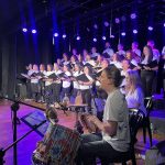 Música, canto e solidariedade marcam a apresentação do coro Margareth Picler na 7ª Semana Cultural