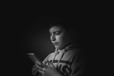 Adolescência, telas e saúde mental: o alerta que não podemos ignorar 
