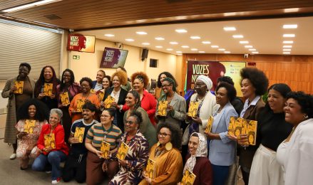 Obra reúne perfis e memórias, colocando a mulher negra no centro da narrativa