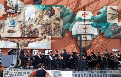 Orquestra celebra 30 anos da Uninter em apresentação comemorativa