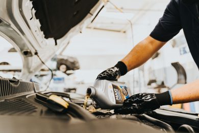 Com 30 anos de prática, professor decifra em livro os combustíveis automotivos